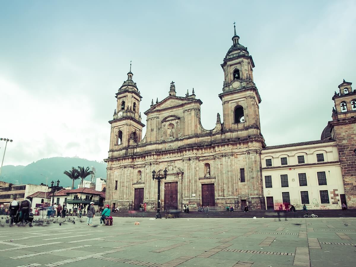 Cover for Cómo moverse en Bogotá: a pie, en bus o transmilenio, bici y más