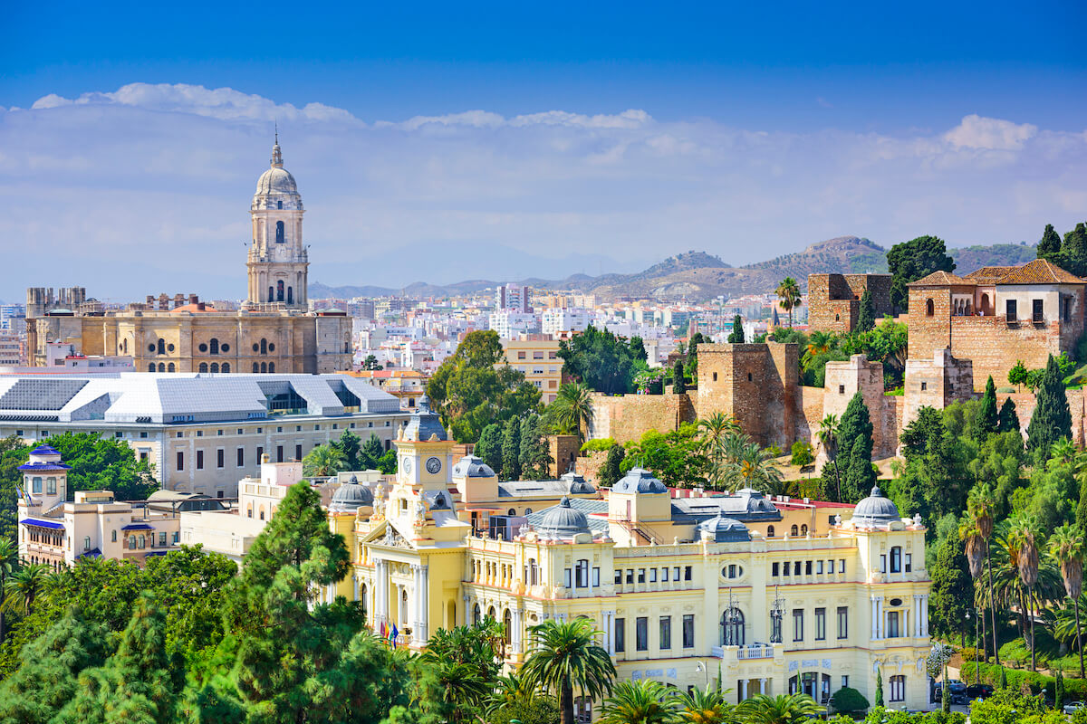 Cómo moverse por Málaga: bus, patinete, taxi y más