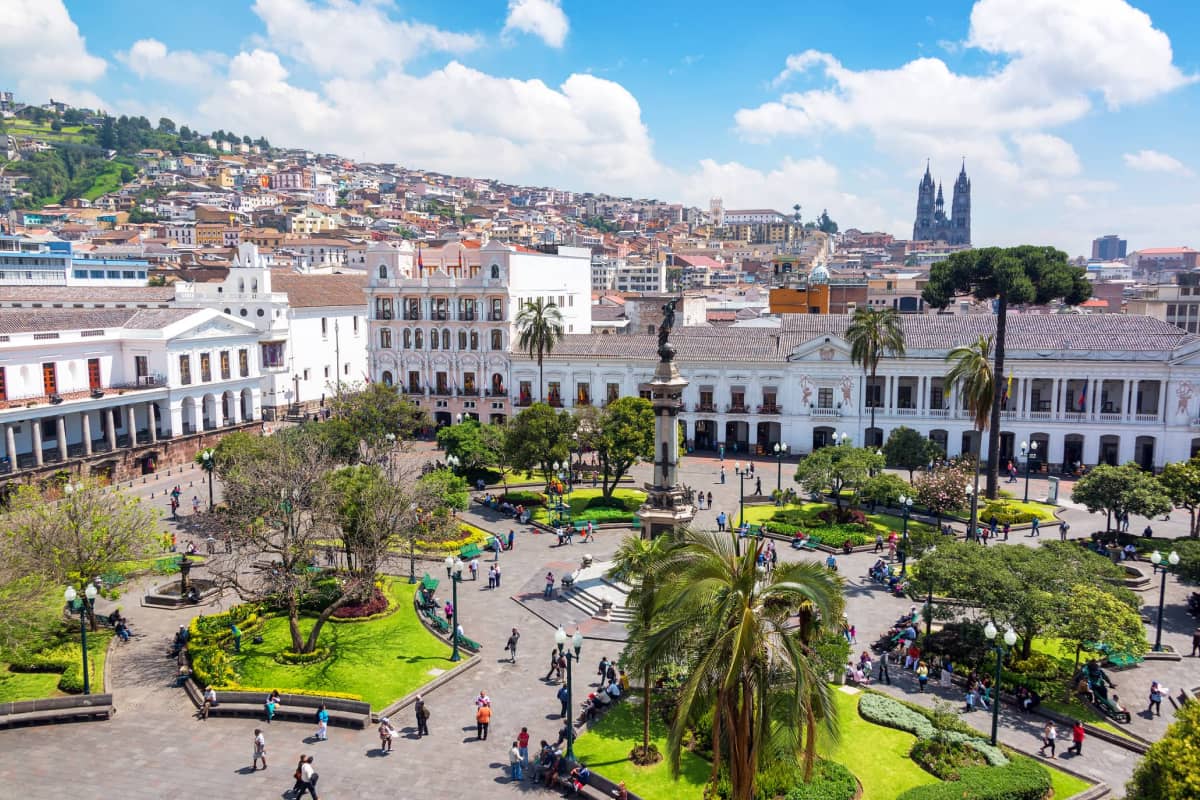 Cómo moverse en Quito: a pie, en trolebús, teleférico, ecovía, metrobús y más