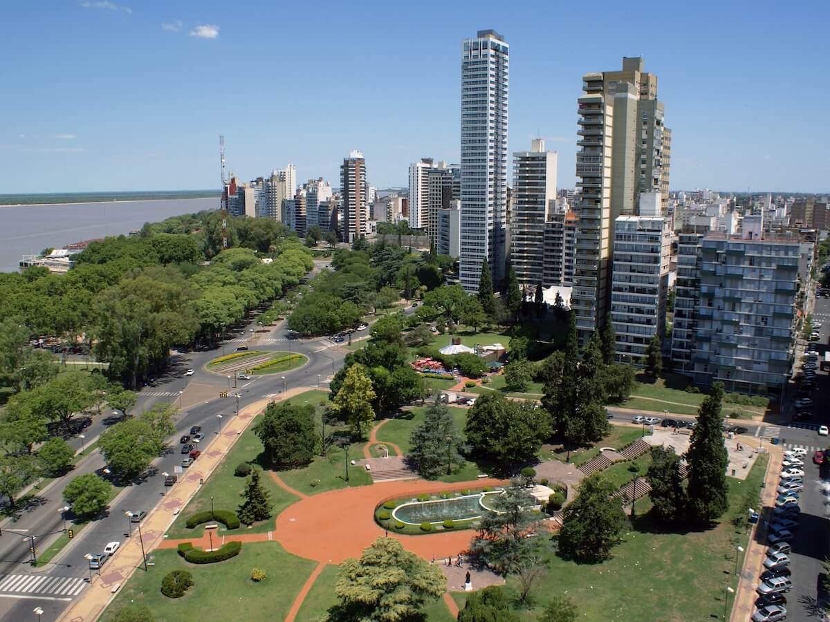 Cómo moverse en Rosario: a pie, en bici, colectivo, trolebús y Cabify